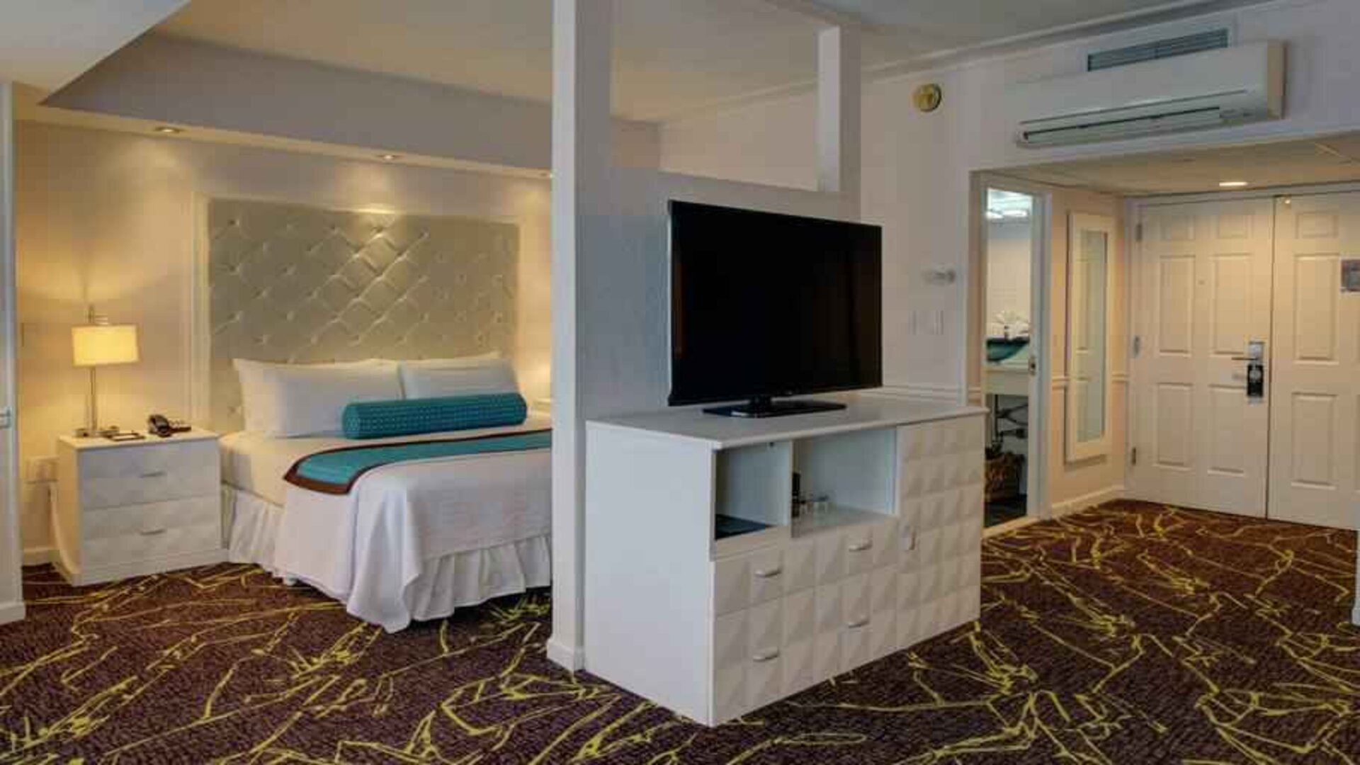 Large king bedroom with TV screnn and air conditioning at the The Roslyn, Tapestry Collection by Hilton.