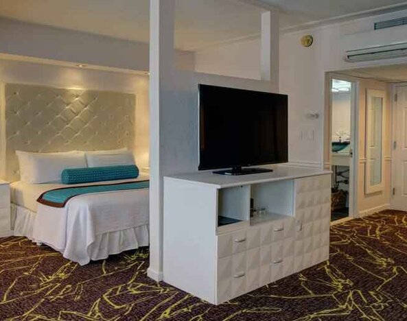 Large king bedroom with TV screnn and air conditioning at the The Roslyn, Tapestry Collection by Hilton.