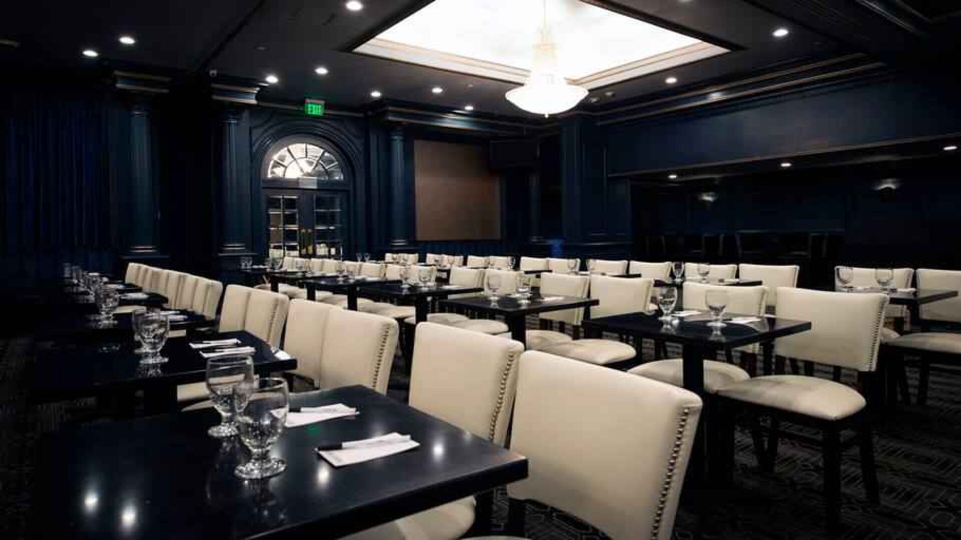 Large meeting room perfect for every business need at the The Roslyn, Tapestry Collection by Hilton.