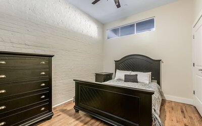 Merchant Lofts Comfy Condos – Walk Everywhere