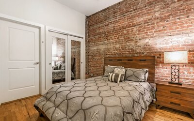 Merchant Lofts Comfy Condos – Walk Everywhere