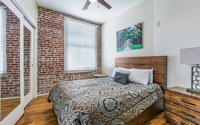 Merchant Lofts Comfy Condos – Walk Everywhere