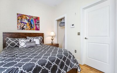 Merchant Lofts Comfy Condos – Walk Everywhere