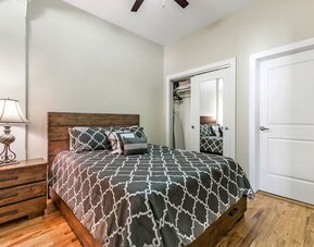 Merchant Lofts Comfy Condos – Walk Everywhere