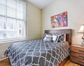 Merchant Lofts Comfy Condos – Walk Everywhere