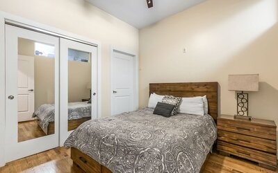 Merchant Lofts Comfy Condos – Walk Everywhere
