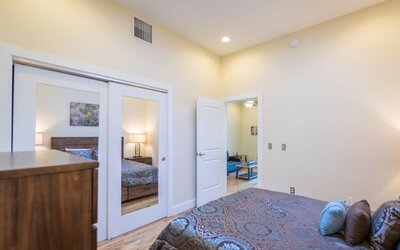Merchant Lofts Comfy Condos – Walk Everywhere