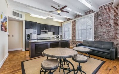 Merchant Lofts Comfy Condos – Walk Everywhere