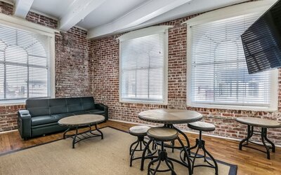 Merchant Lofts Comfy Condos – Walk Everywhere