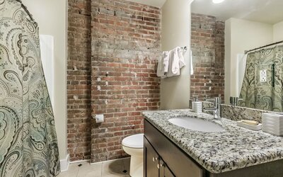 Merchant Lofts Comfy Condos – Walk Everywhere