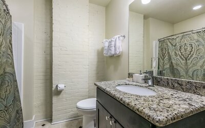 Merchant Lofts Comfy Condos – Walk Everywhere