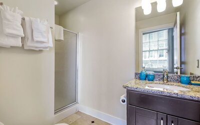 Merchant Lofts Comfy Condos – Walk Everywhere