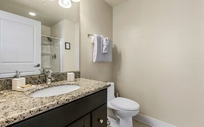 Merchant Lofts Comfy Condos – Walk Everywhere