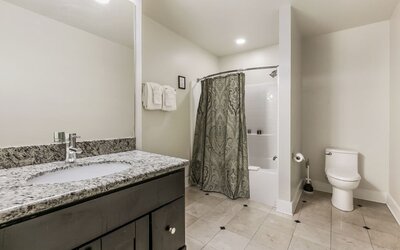 Merchant Lofts Comfy Condos – Walk Everywhere