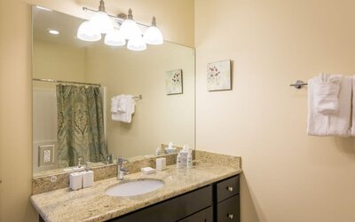 Merchant Lofts Comfy Condos – Walk Everywhere