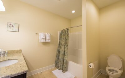 Merchant Lofts Comfy Condos – Walk Everywhere