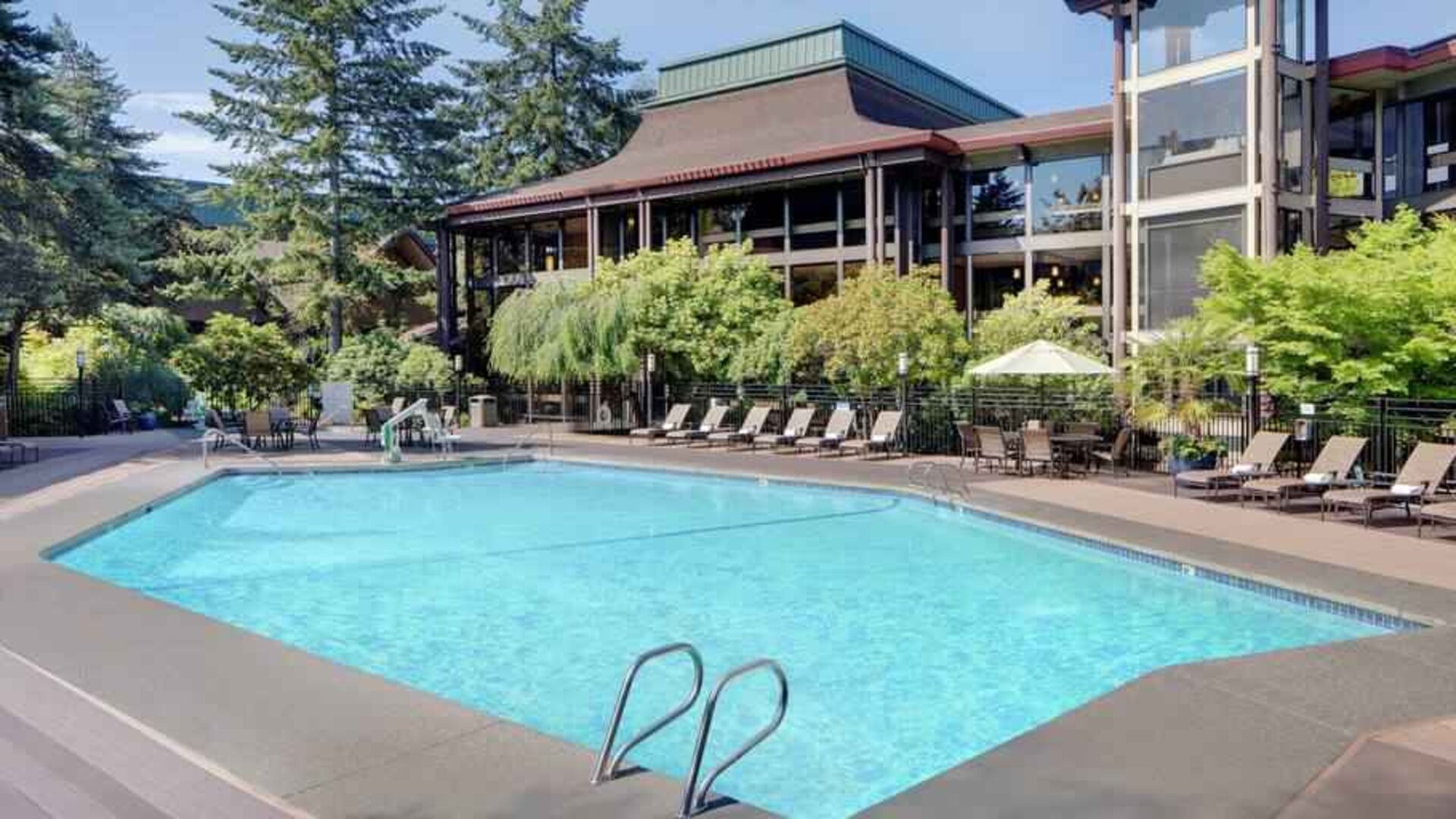 Beautiful outdoor swimming pool at the DoubleTree by Hilton Seattle Airport.