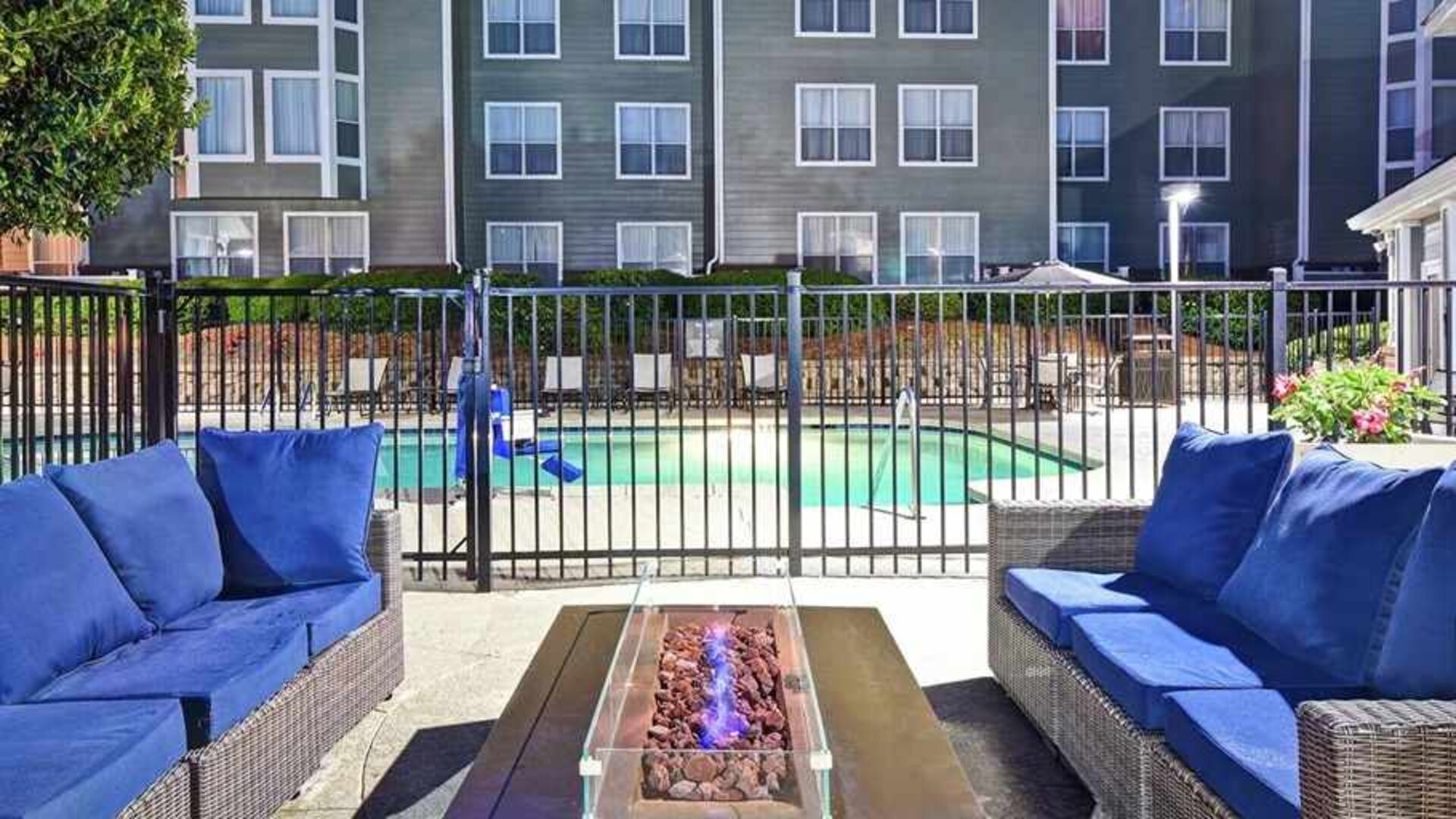 Comfortable outdoor lounge for relaxing and coworking around the pool at Homewood Suites by Hilton Atlanta-Galleria/Cumberland.