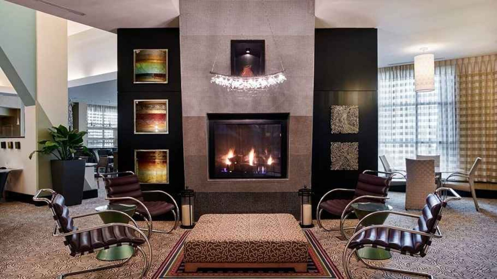 Cosy and comfortable lobby and lounge ideal as a coworking space at Hilton Garden Inn Rockville-Gaithersburg.