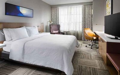 King size bed, TV screen and desk at the Hilton Garden Inn Chicago McCormick Place.