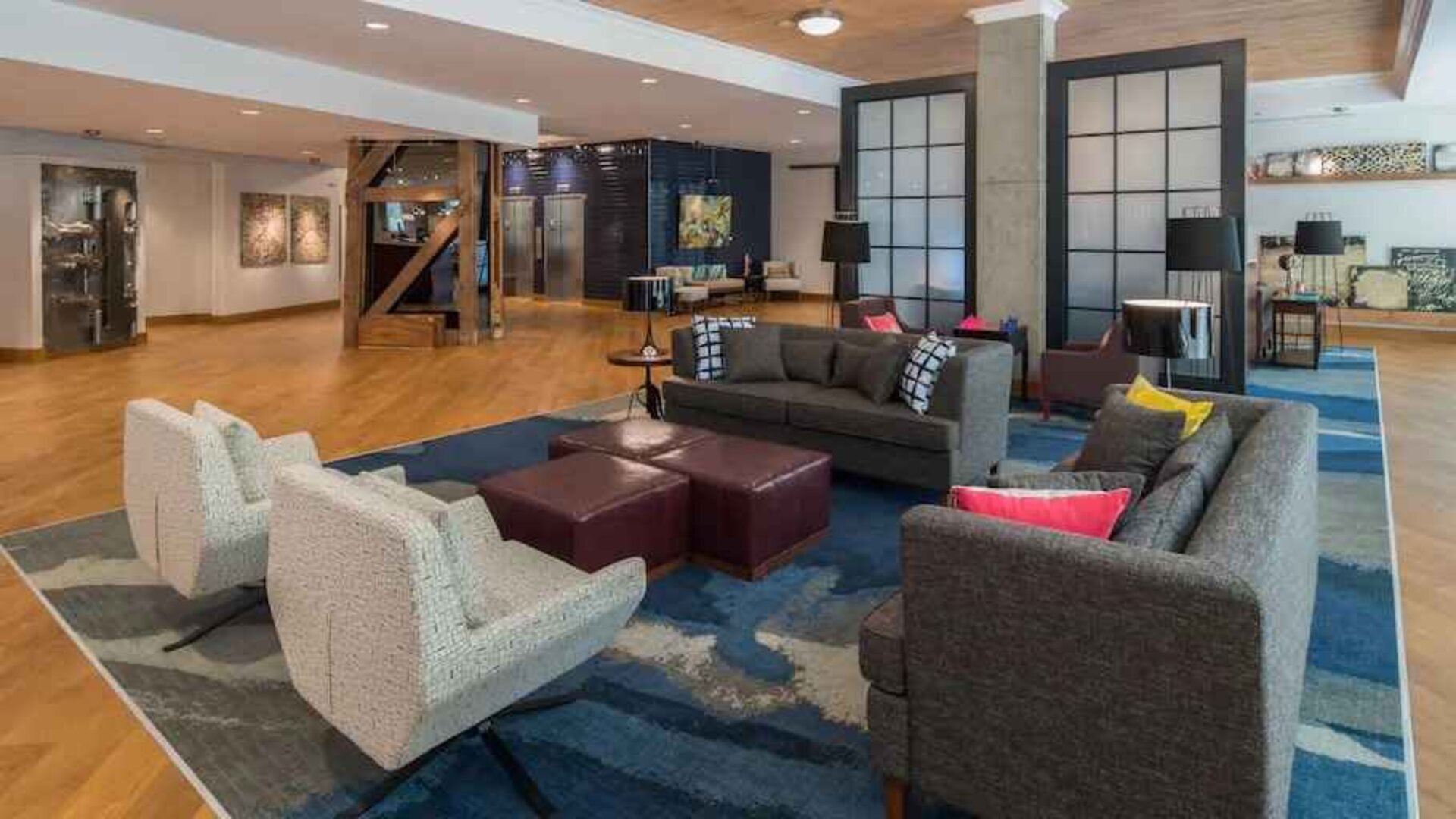 Comfortable lobby area perfect as workspace at the Hampton Inn & Suites by Hilton Portland-Pearl District.