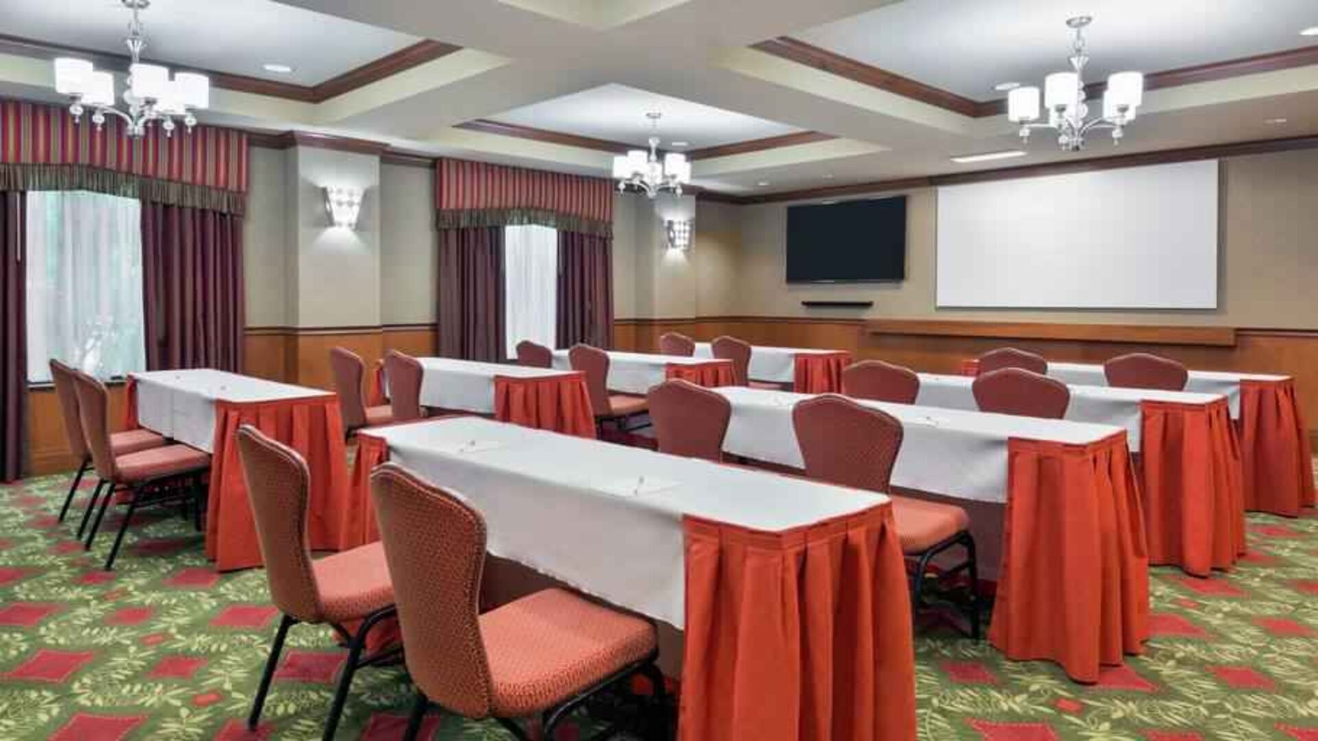 Large and comfortable meeting room at the Hampton Inn Springfield South Enfield.