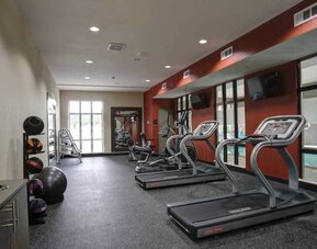 Fully equipped gym at the Hampton inn & Suites Ardmore.