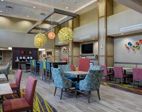 Beautiful lounge area at the Hampton inn & Suites Ardmore.