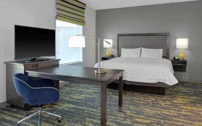 Working station in a king bedroom at the Hampton Inn & Suites by Hilton-Irvine/Orange County Airport.
