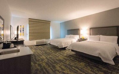 Double queen bedroom at the Hampton Inn & Suites by Hilton-Irvine/Orange County Airport.
