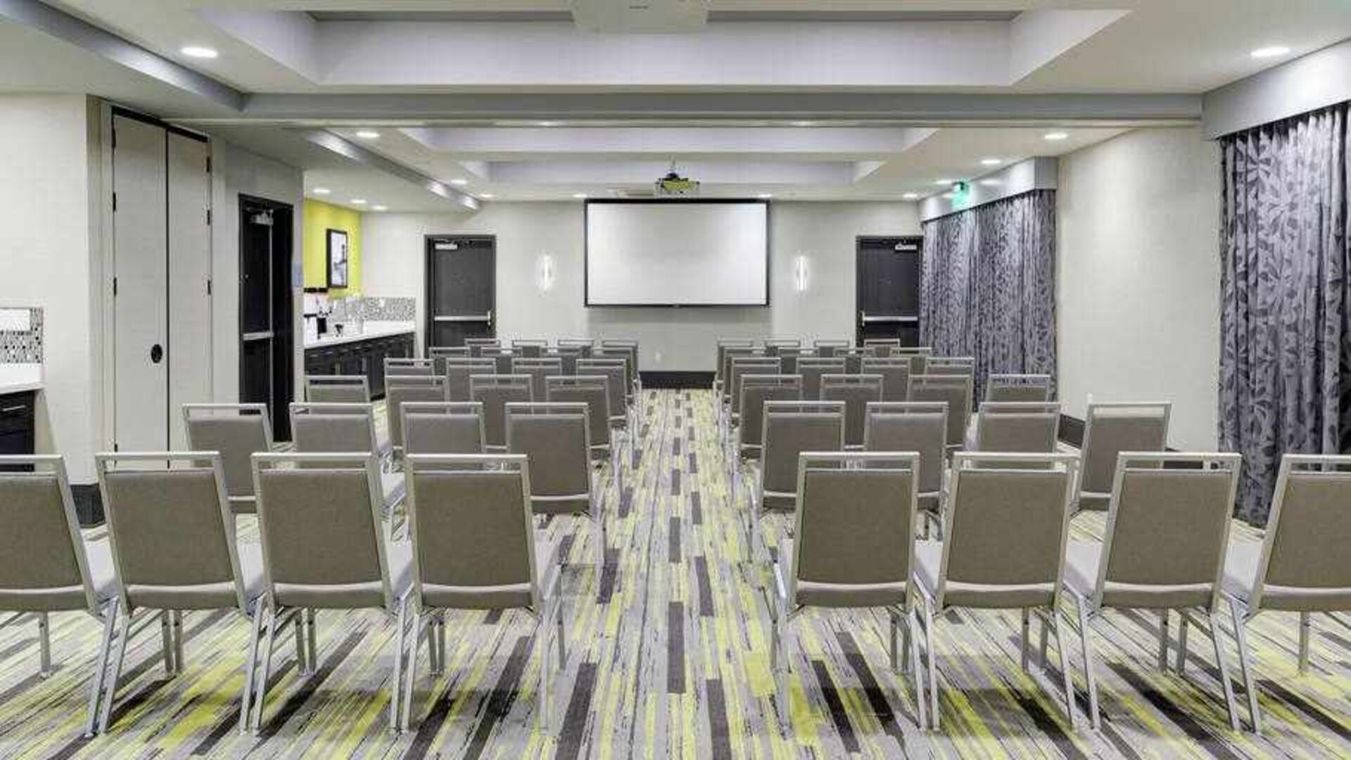 Elegant meeting room at the Hampton Inn & Suites by Hilton-Irvine/Orange County Airport.