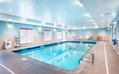Relaxing swimming pool at the Hilton Garden Inn Minneapolis Airport Mall of America.