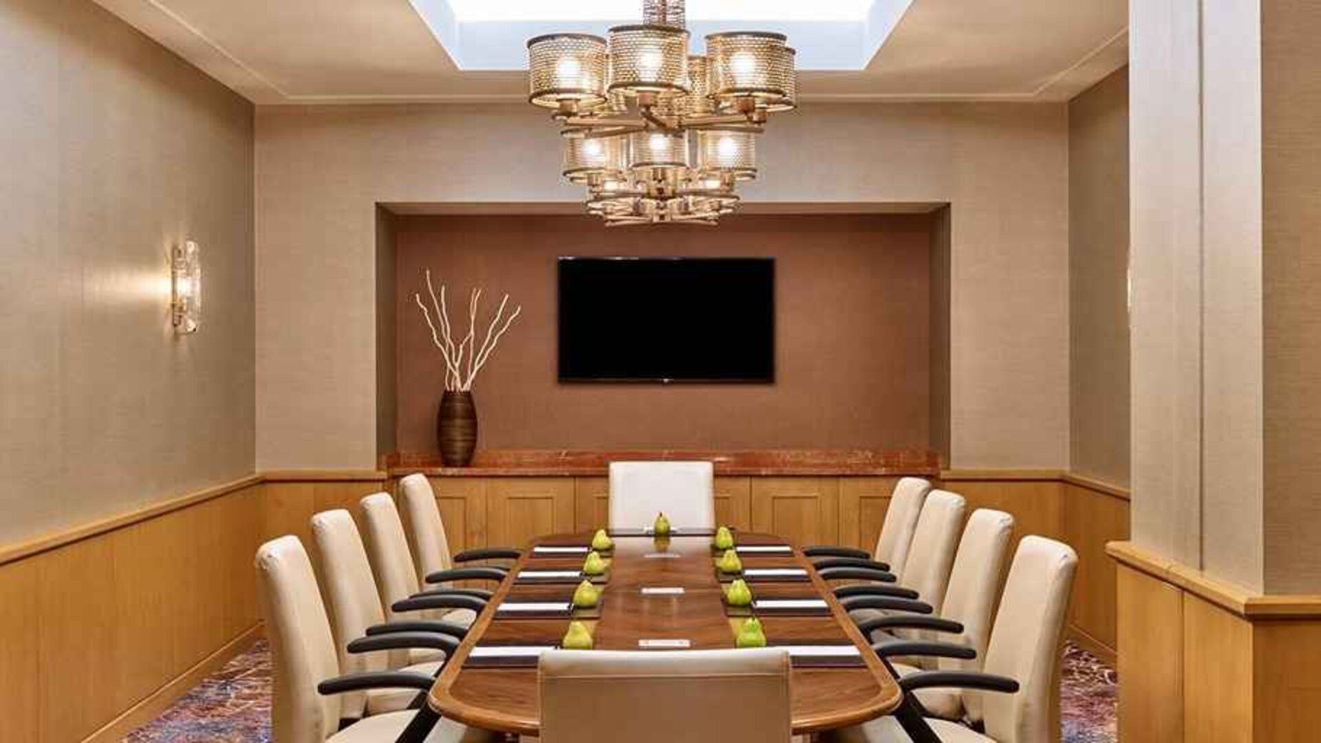 well-equipped meeting room for all business and board meetings at Hilton Los Angeles North/Glendale & Executive Meeting Ctr.