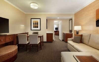 Embassy Suites by Hilton Austin Downtown South Congress