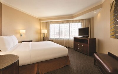 Embassy Suites by Hilton Austin Downtown South Congress