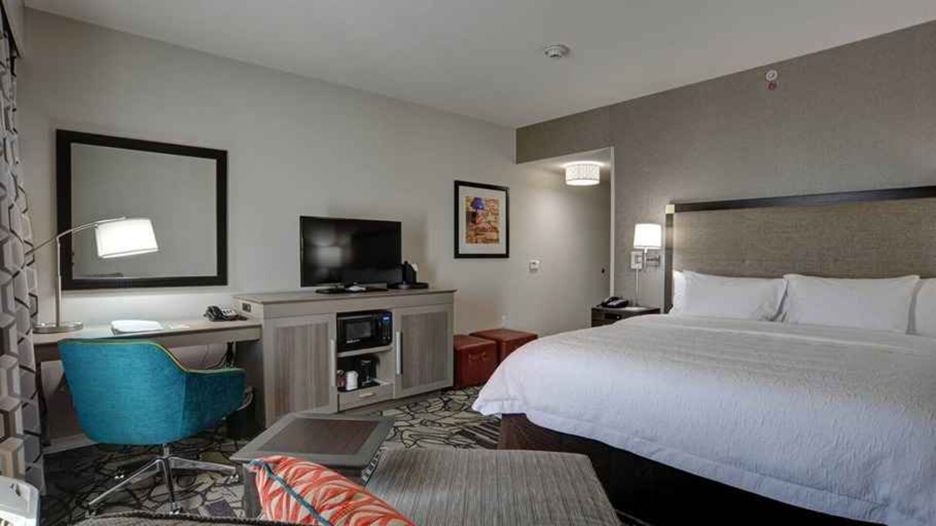 comfortable standard king room with TV and business desk at Kingston Plantation Condos.