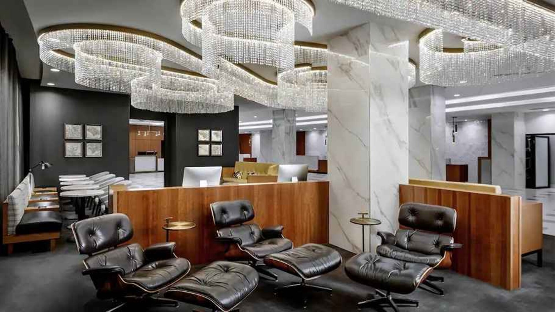 relaxing lobby-lounge ideal for coworking and for digital nomads at Washington Hilton.