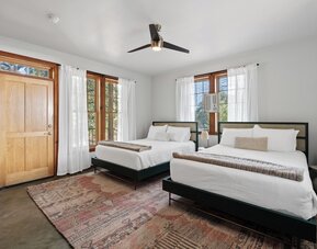 Urban Cowboy Villas - Heart of 704