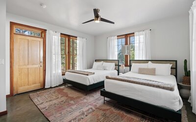 Urban Cowboy Villas - Heart of 704