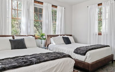 Urban Cowboy Villas - Heart of 704