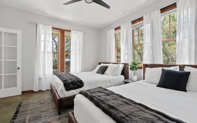 Urban Cowboy Villas - Heart of 704