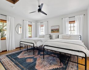 Urban Cowboy Villas - Heart of 704