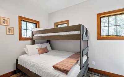 Urban Cowboy Villas - Heart of 704
