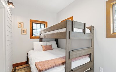 Urban Cowboy Villas - Heart of 704