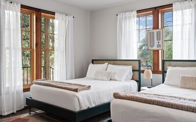 Urban Cowboy Villas - Heart of 704