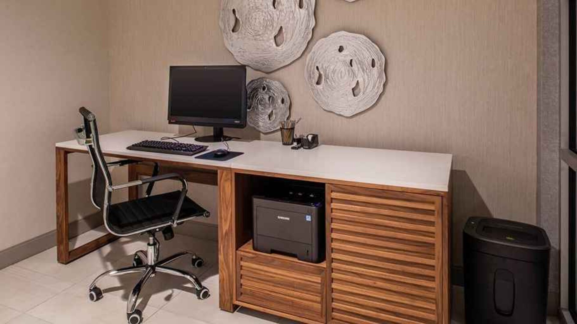 dedicated business center fully equipped with computers, internet, and printers at Hilton Garden Inn Kansas City Airport.