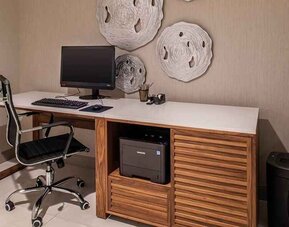 dedicated business center fully equipped with computers, internet, and printers at Hilton Garden Inn Kansas City Airport.