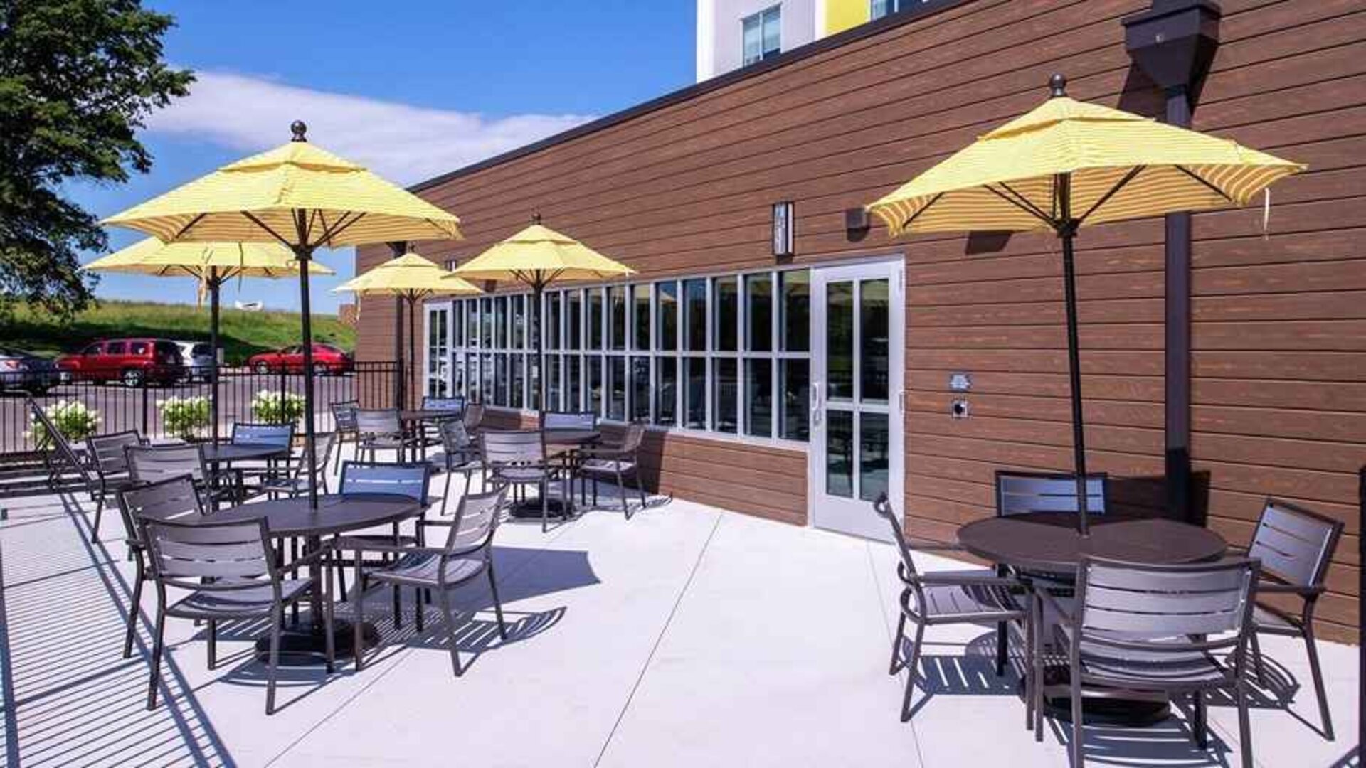 relaxing outdoor patio ideal as a coworking space at Hilton Garden Inn Kansas City Airport.