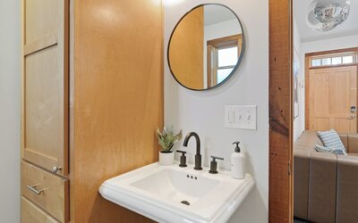 Urban Cowboy Villas - Heart of 704