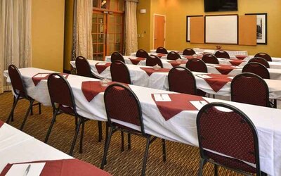 Professional conference room at Hampton Inn & Suites Pueblo-Southgate.